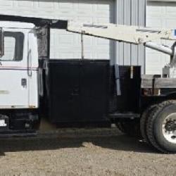 International 4900 DT 466E Service Crane Truck