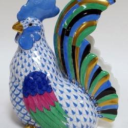 1070	HEREND PORCELAIN SITTING ROOSTER FIGURINE, APPROXIMATELY 5 IN X 3 IN X 6 IN