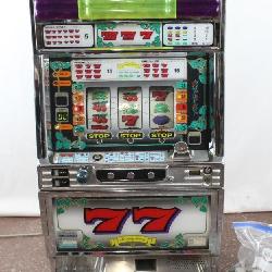 Lot # : 12 - Vintage Electric Takasago Slot Machine Game