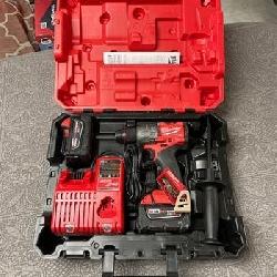 Milwaukee M18 FUEL 18V Lith-Ion Brushless Cordless 1/2 in. Hammer Drill/Driver w/ 2 FORGE 8. 0Ah Battery & Charger