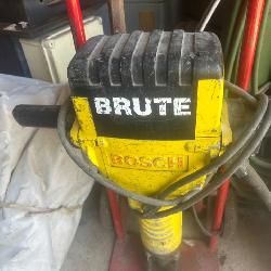 Bosch Brute Jack hammer w/Chisels