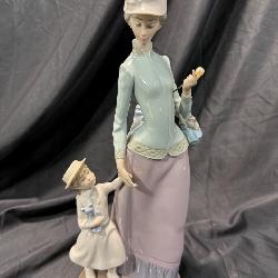 Lot # : 47 - Lladro Lady and child with parasol