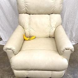 Lot # : 141 - La-Z-Boy White Leather Electric Recliner