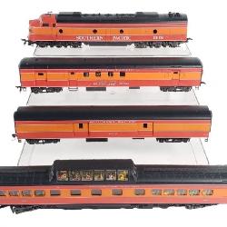 Rivarossi Daylight Southern Pacific EMD E-Unit and 3 Passenger Cars