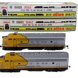 Two Atlas HO Gauge Yellow Santa Fe FP7 Diesel Units