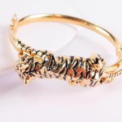 14k Yellow Gold Tiger Bangle Bracelet