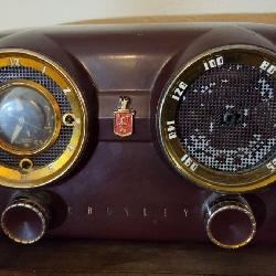 M - VINTAGE CROSLEY CLOCK RADIO (E19)