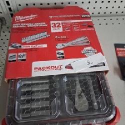 Milwaukee PACKOUT 3/8 in. drive Metric 6 Point Mechanics Socket and Ratchet Set 32 pc