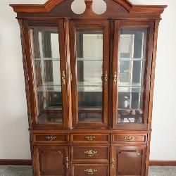 Bassett China Cabinetï¿½54ï¿½16.25x