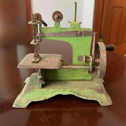 Vtg Little Mary Mixup Sewing Machineï¿½7ï¿½3.5ï¿½7