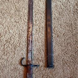 Vtg Military Bayonet w/Scabbardï¿½20ï¿½