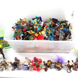 Lot # : 167 - Ninja Turtles In Large Tote 100+ PCs
