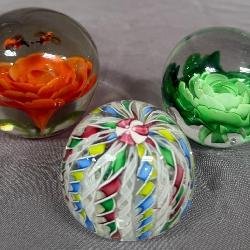 U - THREE COLLECTIBLE ART GLASS PAPERWEIGHTS