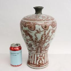 Chinese early Ming dynasty porcelain vase, Hongwu period