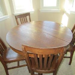 VINTAGE Solid Oak wood dining table with claw feet, comes with 4 chairs no leaf included, very nice- table 29*45*45 chairs 37*17