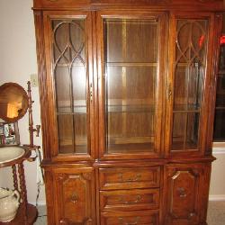 VINTAGE Solid Oak wood China cabinet one piece glass front and shelves, 2 bottom doors for storage and 3 drawers for silverware 80X54X 15