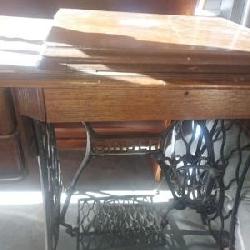 ANTIQUE Singer Sewing TREDLE Machine in good condition 29x34x18 SN# G0580092 ( JUNE 22, 1910)