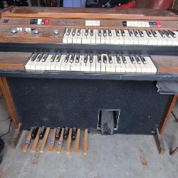 Baldwin Organ in mint condition, everything works