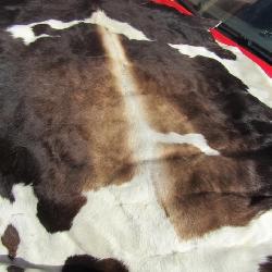 Full size cow hide rug in great condition 8ft* 64