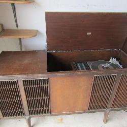 RCA victor solid state vintage record player/ RADIO  26*50*17 works