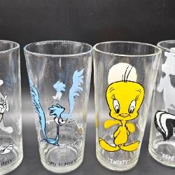 4 1973 Warner Bros. Bugs Bunny, Road Runner, Tweety, and Pepe Le Pew glasses