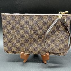 Sold at Auction: Louis Vuitton, Louis Vuitton Toiletry Bag